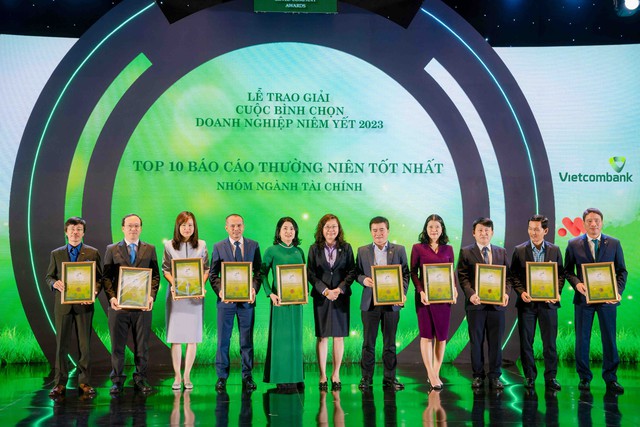 Vietcombank được bình chọn trong top 10 doanh nghiệp niêm yết có Báo cáo thường niên tốt nhất trên thị trường chứng khoán - Ảnh 2.