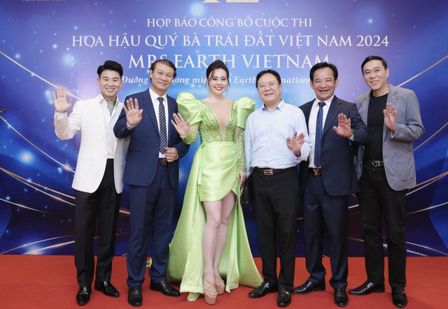 Quang Tèo cùng 'cô vợ màn ảnh' Phan Kim Oanh ngồi 'ghế nóng' Mrs Earth Vietnam 2024 - Ảnh 2.