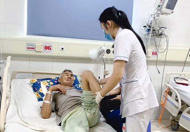 Cứu sống cụ ông 82 tuổi bị đột quy não thoát lưới hái tử thần - Ảnh 1.