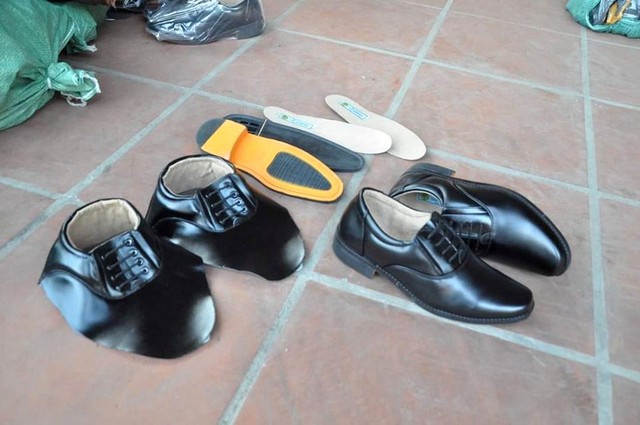 
Hải Dương: Phát hiện hai cơ sở sản xuất giày giả nhãn mác của công ty Bộ quốc phòng - Ảnh 2.