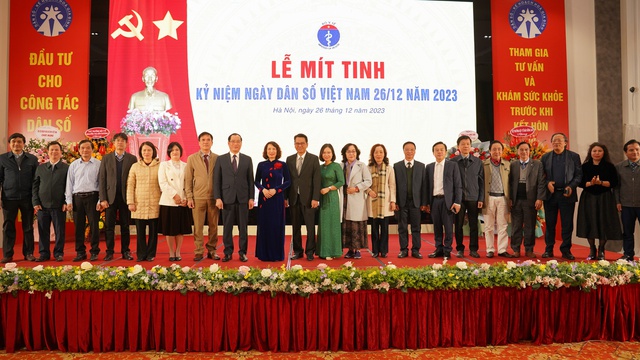 Kỷ niệm Ngày Dân số Việt Nam 26/12/2023: 'Tham gia tư vấn và khám sức khỏe trước khi kết hôn vì hạnh phúc gia đình, vì tương lai đất nước' - Ảnh 4.