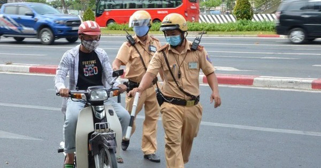 Những lỗi người đi xe máy hay mắc nhưng sẽ không bị cảnh sát giao thông phạt, có thể nhiều người chưa biết - Ảnh 2.