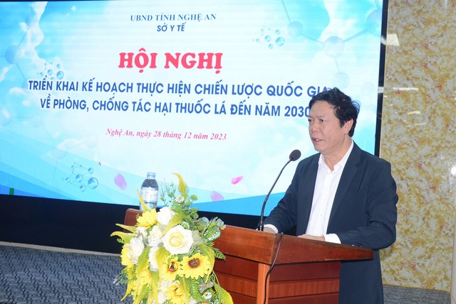 DS CKII Trần Minh Tuệ, Phó Giám đốc Sở Y tế Nghệ An phát biểu tại Hội nghị Các cơ quan, ban ngành tỉnh Nghệ An dự hội nghị triển khai Chiến lược quốc gia về phòng, chống tác hại của thuốc lá