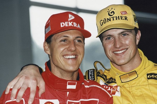 Tay đua F1 huyền thoại Michael Schumacher hiện ra sao sau 10 năm 'mất tích'? - Ảnh 2.