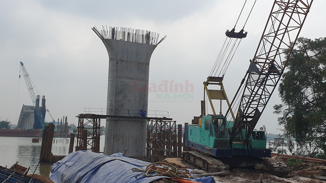 Ngày cuối cùng năm 2023, công nhân vẫn tất bật thi công cầu bắc qua sông lớn ở Nam Định - Ảnh 7.