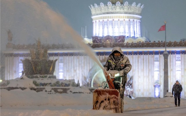 Vùng Siberia 'lạnh thấu xương' -50 độ, tuyết rơi kỷ lục phủ trắng Moscow - Ảnh 1.