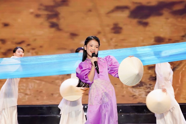 Cô bé 8 tuổi gốc Hải Dương giành giải 'Thanh âm truyền cảm' ước mơ MC chuyên nghiệp - Ảnh 2.