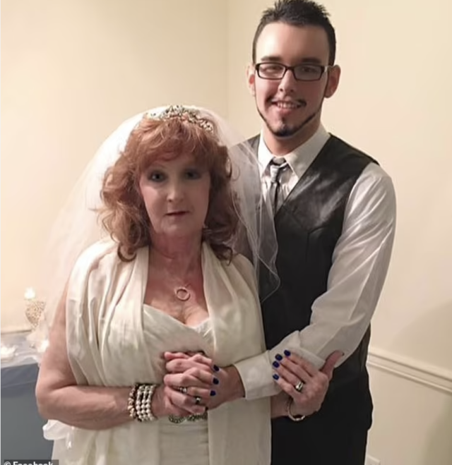 Đêm tân hôn đáng nhớ của chàng trai 19 và người vợ 72 tuổi - Ảnh 2.