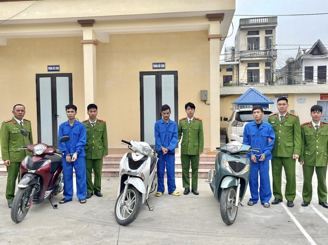 Công an huyện Ninh Giang bắt giữ nhóm đối tượng ở Thái Bình gây ra hàng loạt vụ trộm cắp xe máy  - Ảnh 1.