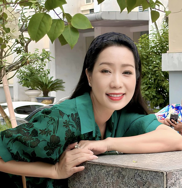 Trịnh Kim Chi hé lộ thái độ của chồng đại gia khi biết vợ là Á hậu Việt Nam đầu tiên nhận danh hiệu NSND - Ảnh 3.