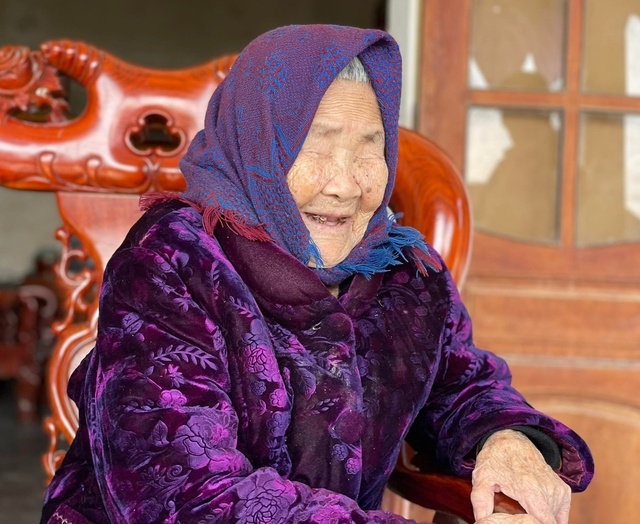 Cụ bà 110 tuổi hạnh phúc bên con cháu cùng 72 chắt - Ảnh 3.