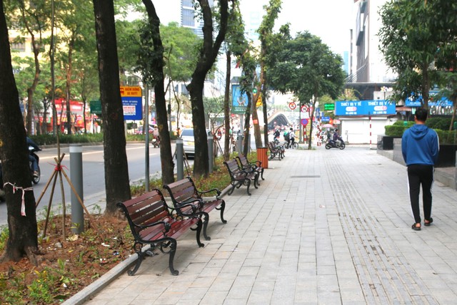 Sau quá trình cải tạo, nhiều tuyến phố ở Hà Nội đẹp và hiện đại như &quot;trời Âu&quot; - Ảnh 4.