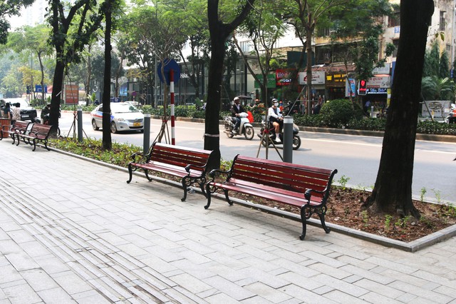 Sau quá trình cải tạo, nhiều tuyến phố ở Hà Nội đẹp và hiện đại như &quot;trời Âu&quot; - Ảnh 6.