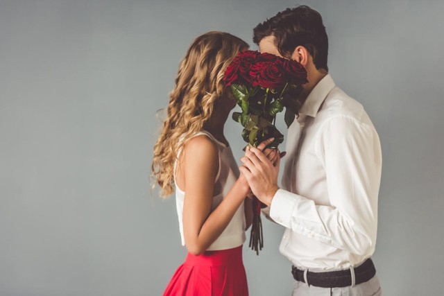 Cách để vợ chồng &quot;hâm nóng&quot; lại tình yêu trong ngày lễ tình nhân 14/2 khi tình cảm đã bớt nồng nàn sau nhiều năm bên nhau - Ảnh 1.