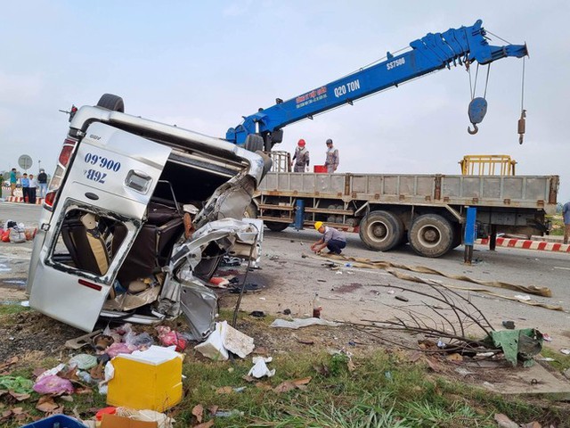 Hình ảnh hiện trường vụ tai nạn làm 8 người thiệt mạng ở Quảng Nam - Ảnh 8.