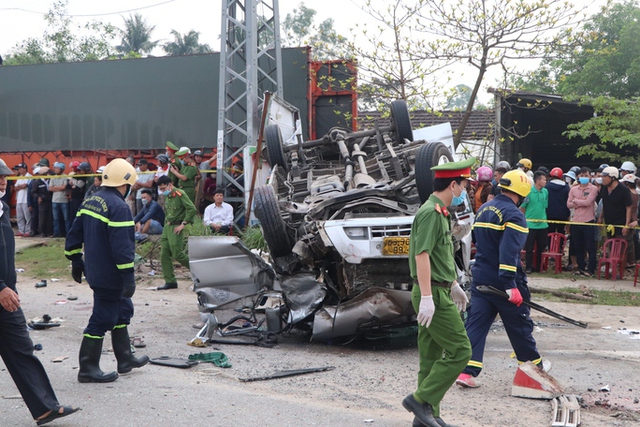 Hình ảnh hiện trường vụ tai nạn làm 8 người thiệt mạng ở Quảng Nam - Ảnh 4.
