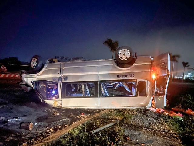 Vụ tai nạn 10 người chết ở Quảng Nam: Xem xét lỗi của tài xế container - Ảnh 3.