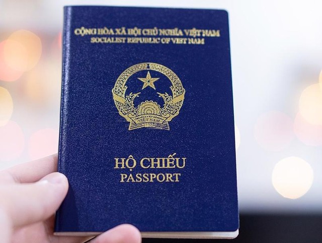 Những điều cần biết về hộ chiếu gắn chíp điện tử sắp được Bộ Công an triển khai cấp - Ảnh 1.