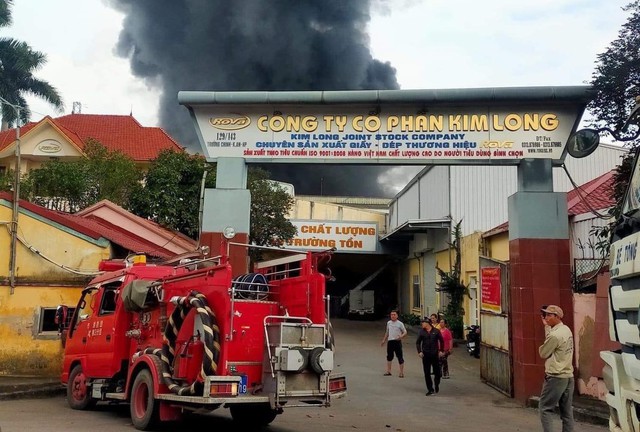 Thông tin ban đầu vụ cháy xưởng sản xuất đế giầy tại công ty Kim Long  - Ảnh 1.