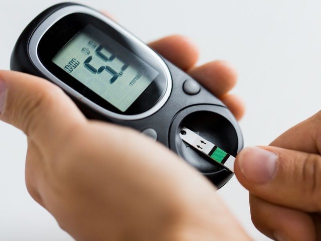 Điều gì xảy ra khi lượng đường trong máu cao? 5 dấu hiệu người mắc bệnh tiểu đường cần lưu ý  - Ảnh 2.