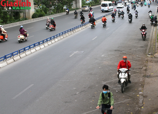 Sau hơn nửa năm thí điểm phân làn, tình hình giao thông trên đường Nguyễn Trãi hiện giờ ra sao? - Ảnh 5.