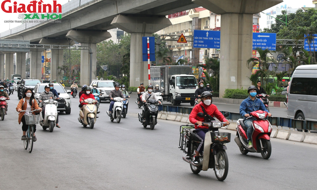 Sau hơn nửa năm thí điểm phân làn, tình hình giao thông trên đường Nguyễn Trãi hiện giờ ra sao? - Ảnh 7.