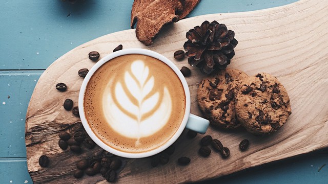 Điều gì xảy ra với những người uống cà phê thường xuyên? Nghiên cứu mới nhất: 2-3 cốc mỗi ngày có thể hạ huyết áp  - Ảnh 3.