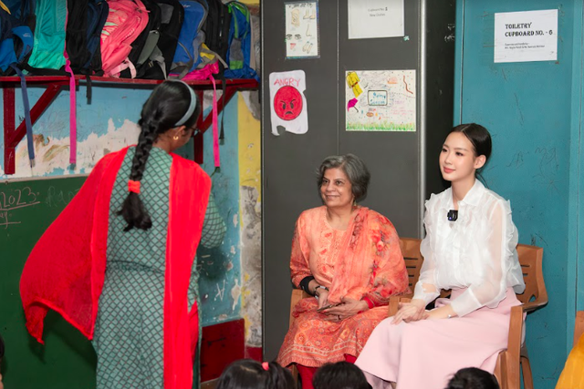 Bảo Ngọc tặng truyện cổ tích cho những em nhỏ nạn nhân của nạn buôn bán tình dục ở Ấn Độ
 - Ảnh 5.