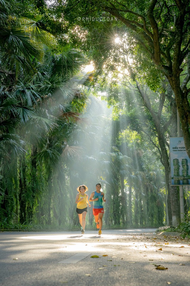 Trải nghiệm độc đáo tại cung đường Ecopark Marathon 2023 - Ảnh 5.