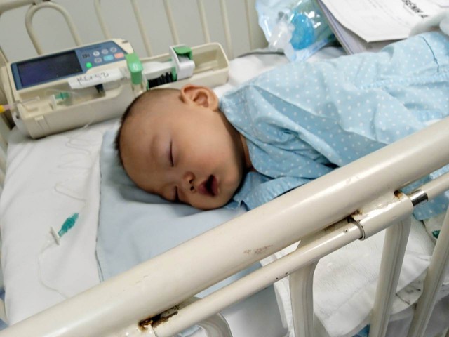 MS 819: Xót xa bé 2 tuổi mắc bệnh tim cần được phẫu thuật gấp - Ảnh 2.
