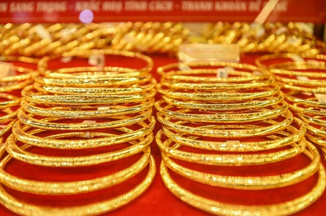 Giá vàng hôm nay 13/3: Vàng SJC tiến sát 67 triệu/lượng,  vàng trang sức cũng tăng mạnh - Ảnh 3.
