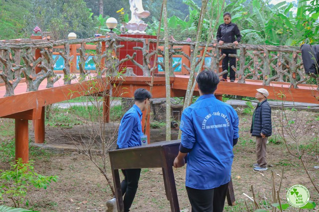 CẦU VỒNG TRÊN BẢN - Sinh viên trường Đại học Thương mại mang &quot; Nắng ấm&quot; đến Mường Lý - Ảnh 15.