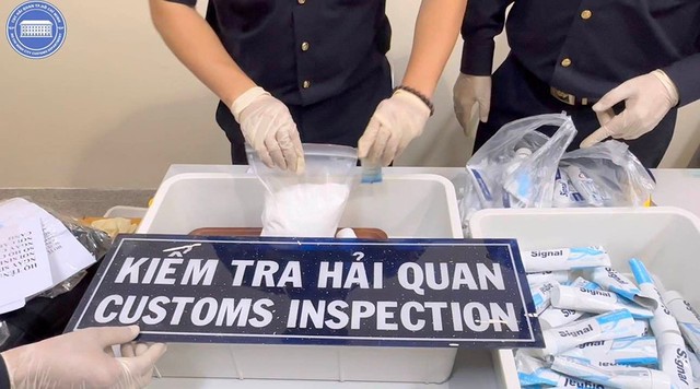 Diễn biến nóng vụ 4 nữ tiếp viên Vietnam Airlines xách ma túy về Việt Nam: Hình ảnh mới nhất được Hải quan cung cấp - Ảnh 2.