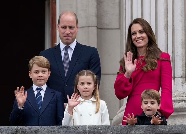 Tò mò vai trò của những đứa trẻ tại lễ đăng quang Vua Charles III: Kate và William lo lắng George quá sức, 2 con của nhà Sussex vẫn là ẩn số - Ảnh 3.