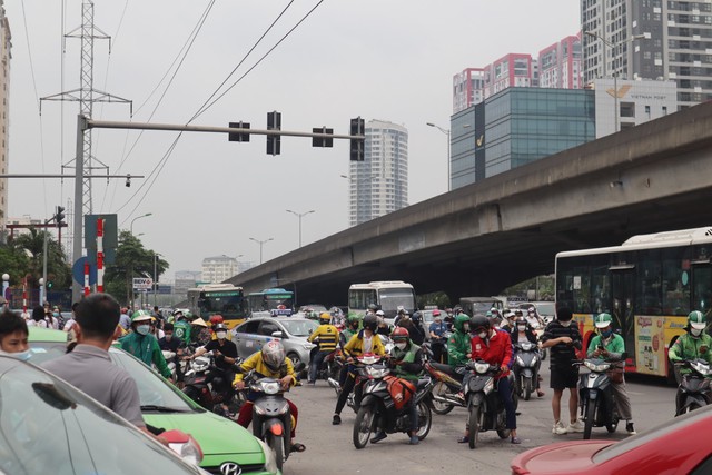 Giành lại vỉa hè cho người đi bộ: Bài toán khó chưa có lời giải - Ảnh 8.