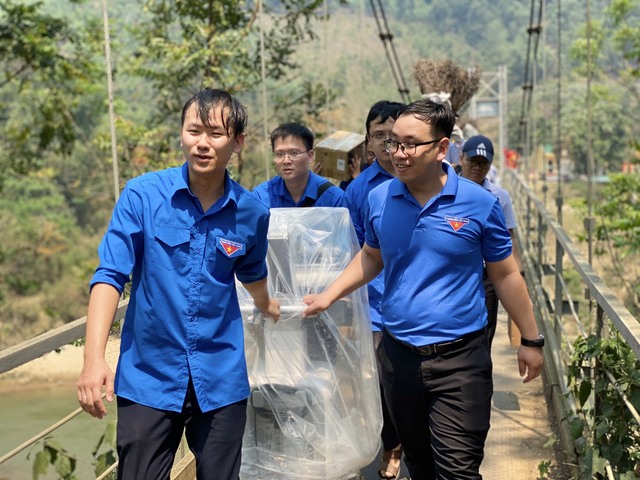 Đoàn Thanh niên Bộ Y tế khám bệnh và tặng thuốc miễn phí cho ba con vùng xâu, vùng xa Nghệ An - Ảnh 4.