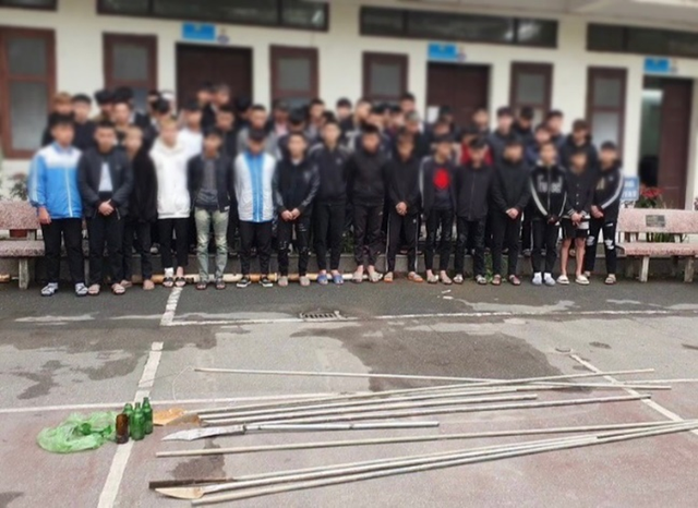 Hà Nội: Gần 50 thanh niên mang dao phóng lợn giải quyết mâu thuẫn - Ảnh 2.