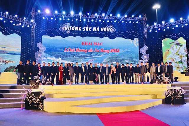 Tuyên Quang: Đông đảo du khách tham dự Lễ hội Hương sắc Na Hang và Festival chè Shan Tuyết  - Ảnh 2.