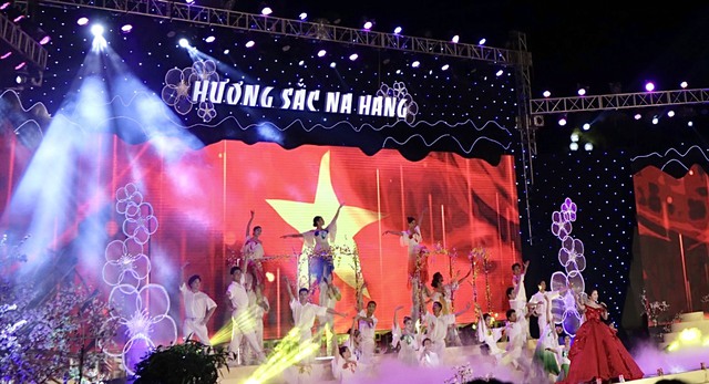 Tuyên Quang: Đông đảo du khách tham dự Lễ hội Hương sắc Na Hang và Festival chè Shan Tuyết  - Ảnh 4.