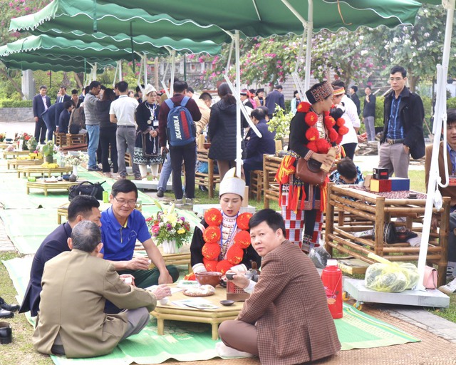 Tuyên Quang: Đông đảo du khách tham dự Lễ hội Hương sắc Na Hang và Festival chè Shan Tuyết  - Ảnh 15.