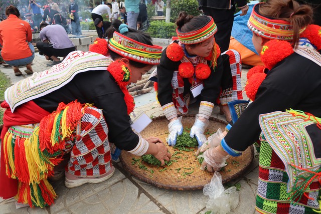 Tuyên Quang: Đông đảo du khách tham dự Lễ hội Hương sắc Na Hang và Festival chè Shan Tuyết  - Ảnh 10.