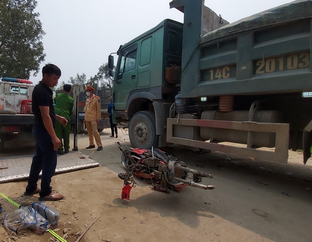 Tạm giữ hình sự tài xế xe tải gây ra vụ tai nạn nghiệm trọng khiến 3 mẹ con tử vong    
 - Ảnh 1.