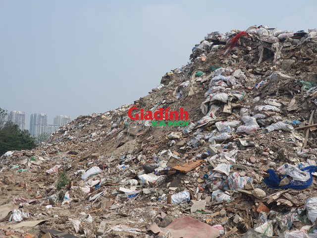 ‘Núi’ rác tự phát tra tấn người dân phường Đại Kim và xã Tân Triều - Ảnh 10.