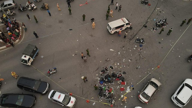 Thông tin mới về sức khoẻ 2 nạn nhân nặng nhất vụ xe ô tô tông liên hoàn nhiều xe máy tại Hà Nội - Ảnh 3.