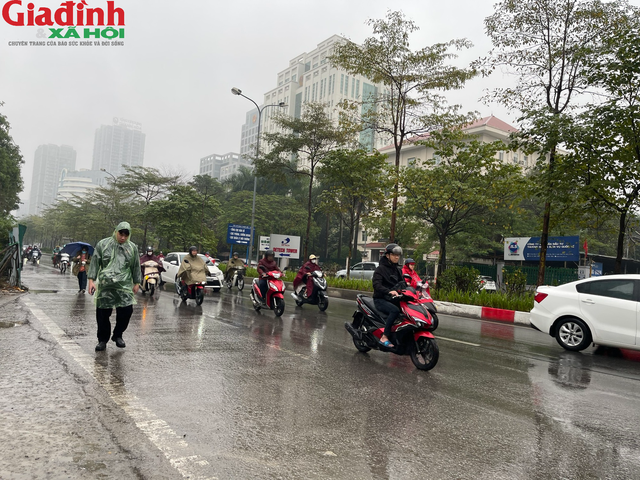 Thời tiết Hà Nội 3 ngày tới: Thủ đô Hà Nội có ‘thoát’ đợt nồm ẩm kéo dài? - Ảnh 1.