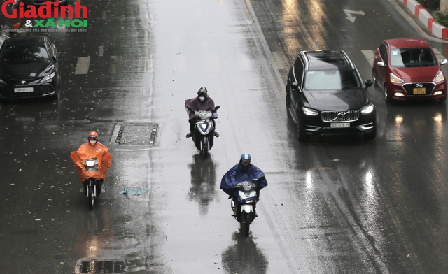 Thời tiết hôm nay 15/4: Bắc Bộ mưa to, lốc, sét cục bộ, kết thúc đợt nồm ẩm kéo dài - Ảnh 1.