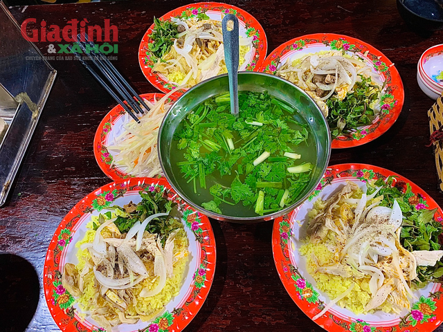 11 món ăn ngon khó cưỡng ở Đà Nẵng khiến thực khách mê mẩn - Ảnh 5.