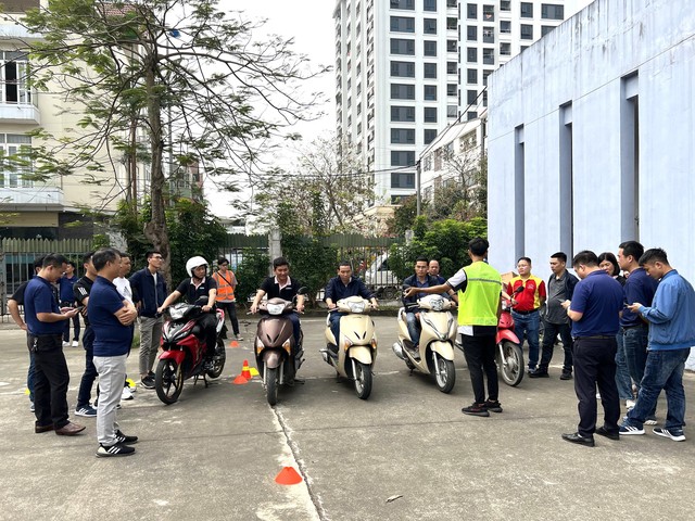 Mondelez Kinh Đô tổ chức chương trình huấn luyện kỹ năng lái xe an toàn cho nhân viên bán hàng - Ảnh 2.
