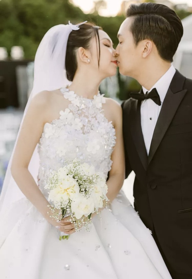 Đám cưới của cô dâu An Giang nhận hồi môn gần 100 tỷ được khen ngợi trên báo nước ngoài - Ảnh 1.