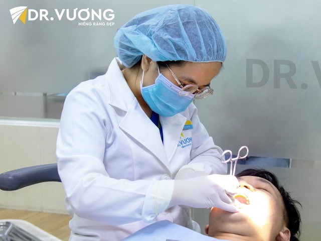 Loại mắc cài được chuyên gia Dr. Vương khuyên dùng trong niềng răng - Ảnh 4.
